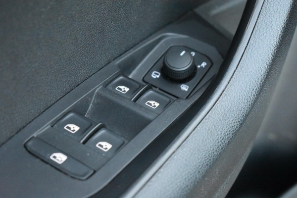 Škoda Karoq 1.5 TSI ACT Sportline MJ21 | TREKHAAK | PANO | APPLE CARPLAY | SFEERVERLICHTING | ANDROID AUTO | DEALER OND. | CANTON