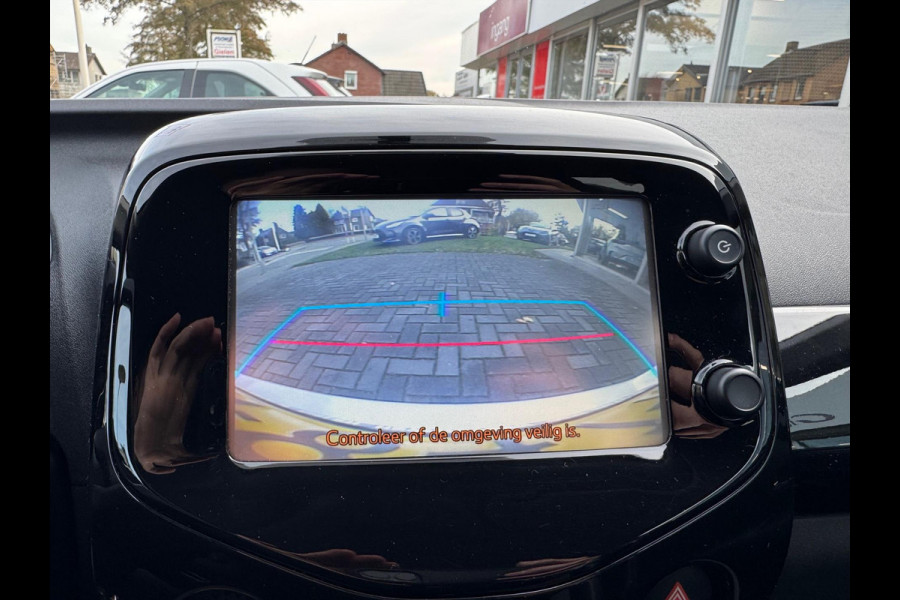 Toyota Aygo 1.0 VVT-i X-Joy | Eerste eigenaar, Lichtmetalen velgen, Climate control, Privacy glass, Apple CarPlay/Android auto, Nieuw geleve