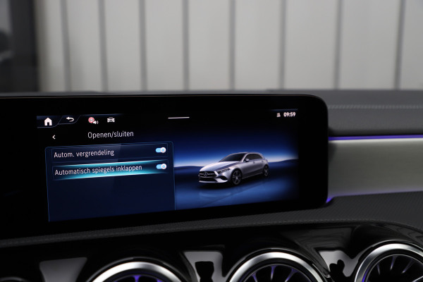 Mercedes-Benz A-Klasse 250e AMG | 218PK | Pano | Sfeerverlichting | Burmester | Multibeam | Leder | Distronic | Stuurwielverwarming | Trekhaak | 2024.