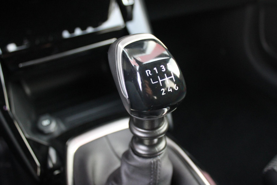 Peugeot 208 1.2 100PK GT | DRAADLOZE APPLE CARPLAY/ANDROID AUTO | 17" LICHTMETALEN VELGEN | DRAADLOZE TELEFOONLADER | ACHTERUITRIJ CAMERA | CRUISE CONTROL | FULL LED KOPLAMPEN | KEYLESS ENTRY/START | CLIMATE CONTROL | PARKEERSENSOREN VOOR EN ACHTER | GETINTE ACHETRRUITEN |