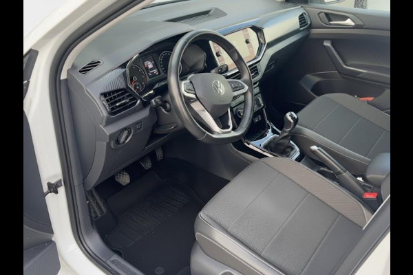 Volkswagen T-Cross 1.0 TSI Life 95 PK | Navigatie | Parkeersensoren voor en achter |