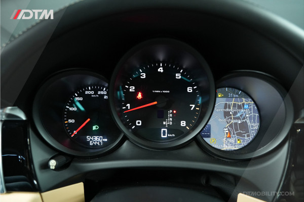 Porsche Macan 2.0 | Panoramadak | Elektrische Trekhaak | Keyless