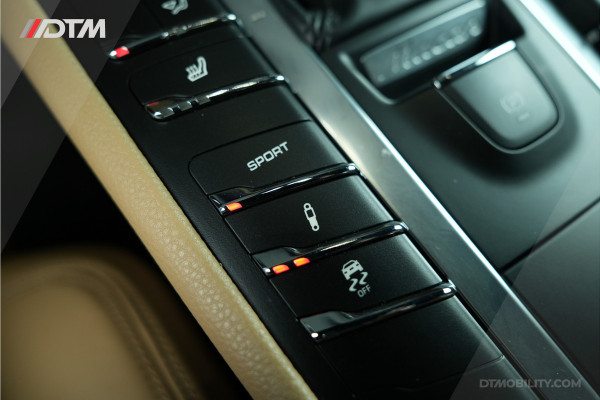 Porsche Macan 2.0 | Panoramadak | Elektrische Trekhaak | Keyless