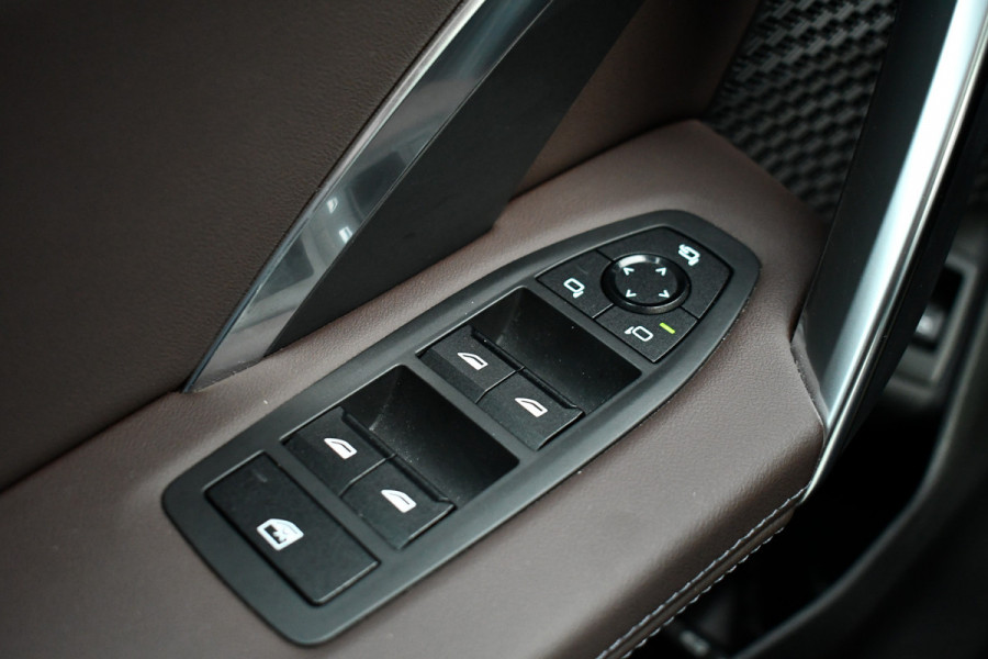 BMW X1 sDrive20i 170pk M-Sport Pano ACC HUD 360 H/K 19inch El-zetels