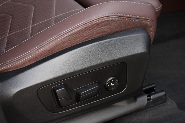 BMW X1 sDrive20i 170pk M-Sport Pano ACC HUD 360 H/K 19inch El-zetels