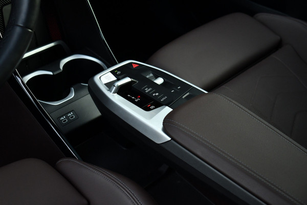 BMW X1 sDrive20i 170pk M-Sport Pano ACC HUD 360 H/K 19inch El-zetels