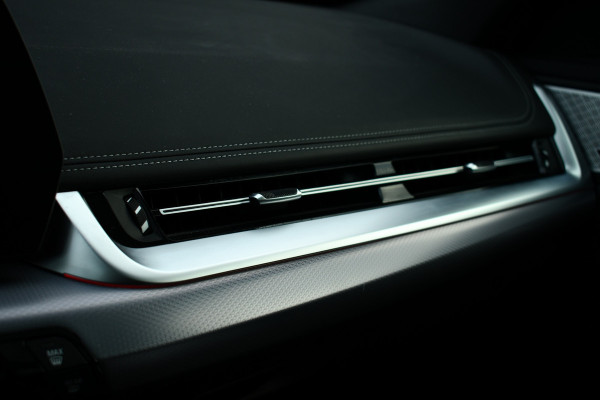 BMW X1 sDrive20i 170pk M-Sport Pano ACC HUD 360 H/K 19inch El-zetels