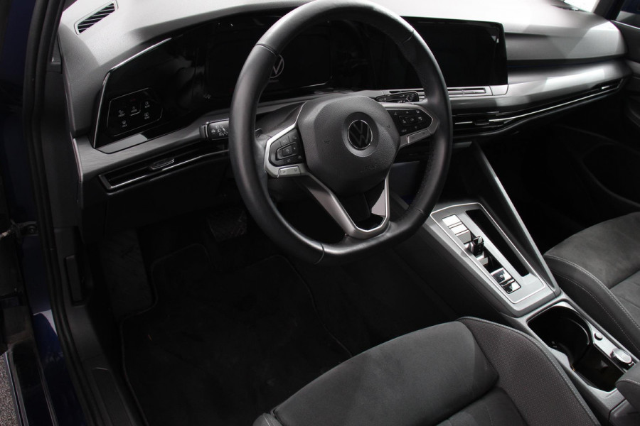 Volkswagen Golf 1.5 eTSI 150pk DSG Style | Navigatie | Apple Carplay/Android Auto | Parkeersensoren | Camera | Park Assist | Adaptive Cruise Control | Blind Spot Assist | Stoel- en stuurverwarming | Ledverlichting | Virtual Cockpit | Lane Assist | Climatronic