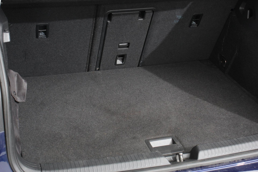 Volkswagen Golf 1.5 eTSI 150pk DSG Style | Navigatie | Apple Carplay/Android Auto | Parkeersensoren | Camera | Park Assist | Adaptive Cruise Control | Blind Spot Assist | Stoel- en stuurverwarming | Ledverlichting | Virtual Cockpit | Lane Assist | Climatronic