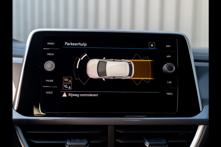 Volkswagen T-Roc 1.5 TSI 150Pk DSG Style | Trekhaak afnb. | IQ Light | Allseason banden | Prijs Rijklaar!!