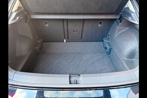 Volkswagen T-Roc 1.5 TSI 150Pk DSG Style | Trekhaak afnb. | IQ Light | Allseason banden | Prijs Rijklaar!!