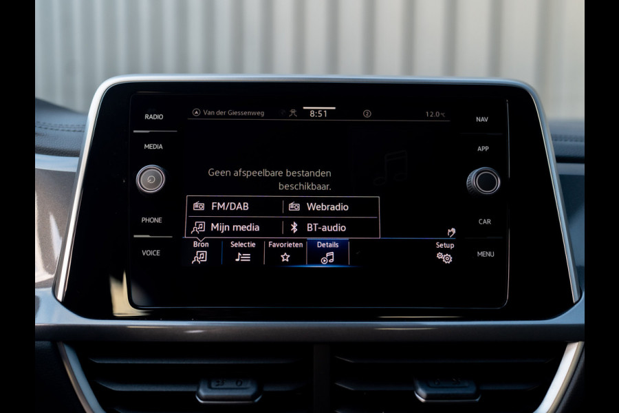 Volkswagen T-Roc 1.5 TSI 150Pk DSG Style | Trekhaak afnb. | IQ Light | Allseason banden | Prijs Rijklaar!!