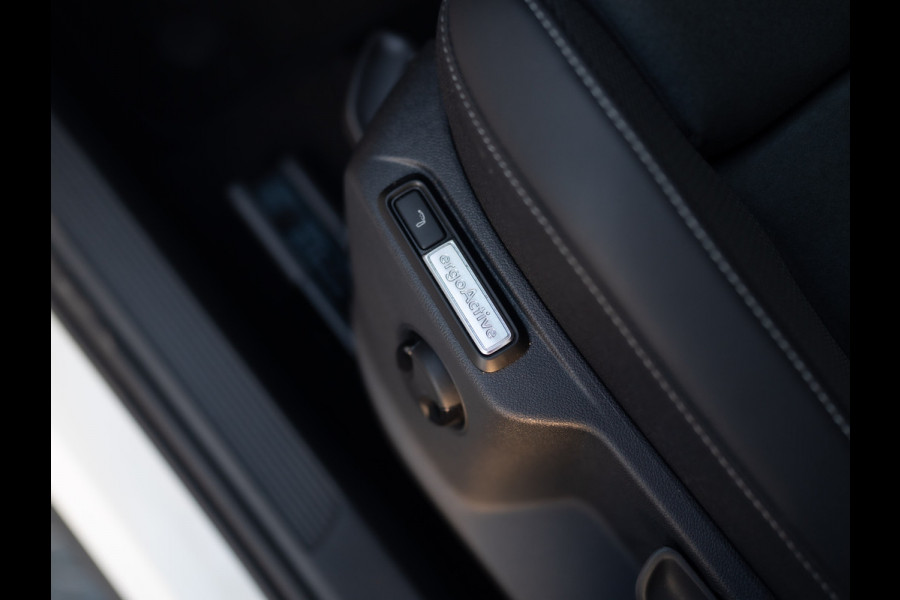 Volkswagen T-Roc 1.5 TSI 150Pk DSG Style | Trekhaak afnb. | IQ Light | Allseason banden | Prijs Rijklaar!!