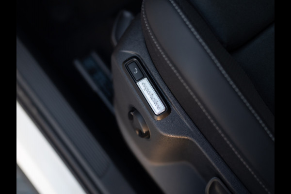 Volkswagen T-Roc 1.5 TSI 150Pk DSG Style | Trekhaak afnb. | IQ Light | Allseason banden | Prijs Rijklaar!!