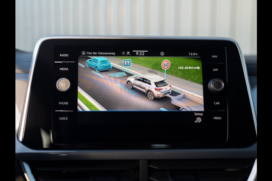 Volkswagen T-Roc 1.5 TSI 150Pk DSG Style | Trekhaak afnb. | IQ Light | Allseason banden | Prijs Rijklaar!!