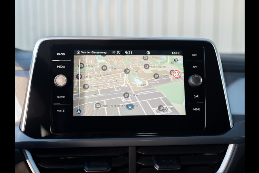 Volkswagen T-Roc 1.5 TSI 150Pk DSG Style | Trekhaak afnb. | IQ Light | Allseason banden | Prijs Rijklaar!!