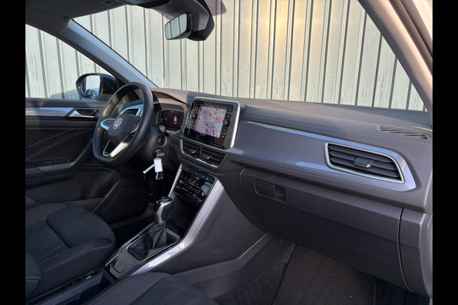 Volkswagen T-Roc 1.5 TSI 150Pk DSG Style | Trekhaak afnb. | IQ Light | Allseason banden | Prijs Rijklaar!!