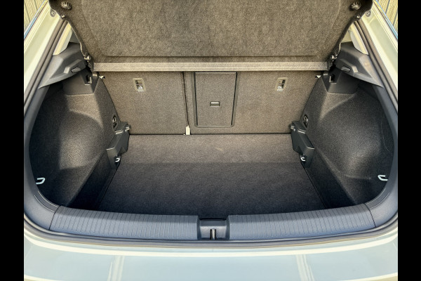 Volkswagen T-Roc 1.5 TSI 150Pk DSG Style | Trekhaak afnb. | IQ Light | Allseason banden | Prijs Rijklaar!!