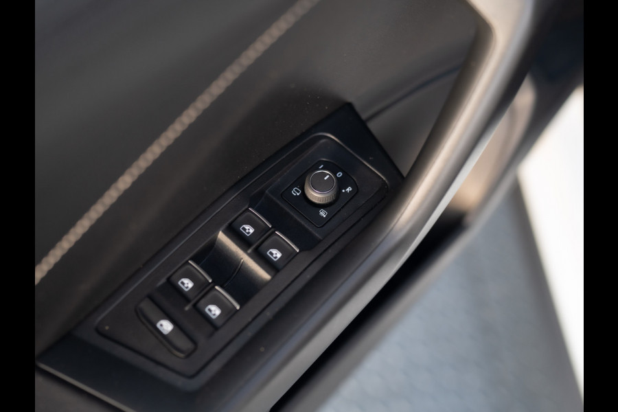 Volkswagen T-Roc 1.5 TSI 150Pk DSG Style | Trekhaak afnb. | IQ Light | Allseason banden | Prijs Rijklaar!!