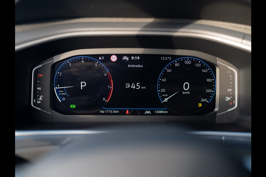 Volkswagen T-Roc 1.5 TSI 150Pk DSG Style | Trekhaak afnb. | IQ Light | Allseason banden | Prijs Rijklaar!!