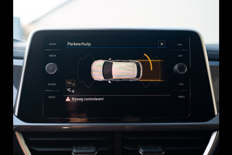 Volkswagen T-Roc 1.5 TSI 150Pk DSG Style | Trekhaak afnb. | IQ Light | Allseason banden | Prijs Rijklaar!!