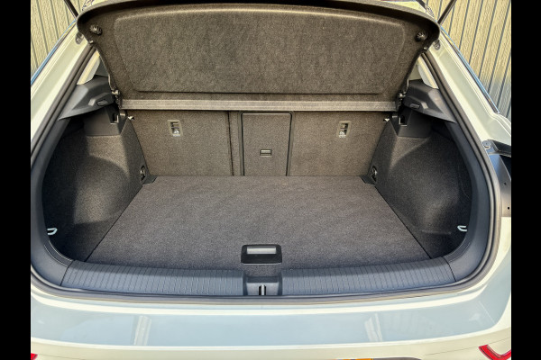 Volkswagen T-Roc 1.5 TSI 150Pk DSG Style | Trekhaak afnb. | IQ Light | Allseason banden | Prijs Rijklaar!!
