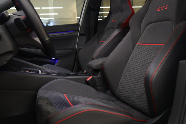 Volkswagen Golf 2.0 TSI GTI CLUBSPORT 45 JAHRE /PANO/AKRA/IQ-LIGHT/KEYLES/VOLL