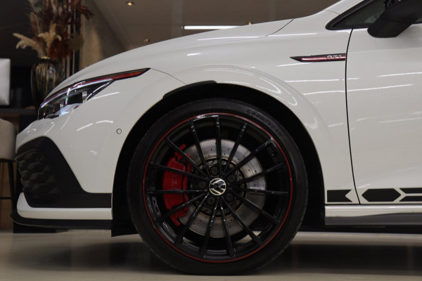 Volkswagen Golf 2.0 TSI GTI CLUBSPORT 45 JAHRE /PANO/AKRA/IQ-LIGHT/KEYLES/VOLL