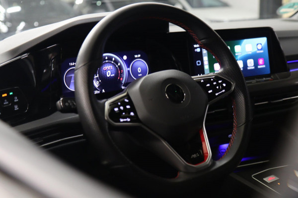 Volkswagen Golf 2.0 TSI GTI CLUBSPORT 45 JAHRE /PANO/AKRA/IQ-LIGHT/KEYLES/VOLL