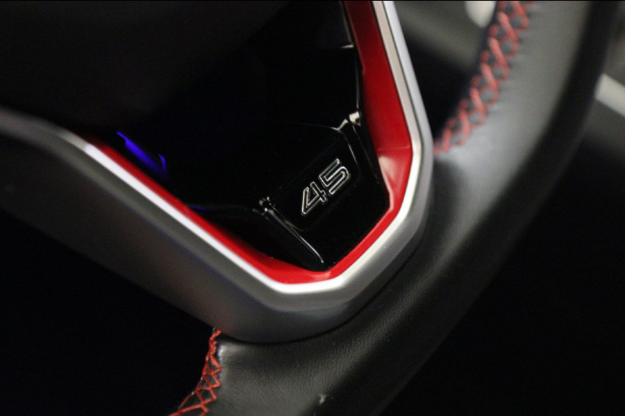 Volkswagen Golf 2.0 TSI GTI CLUBSPORT 45 JAHRE /PANO/AKRA/IQ-LIGHT/KEYLES/VOLL