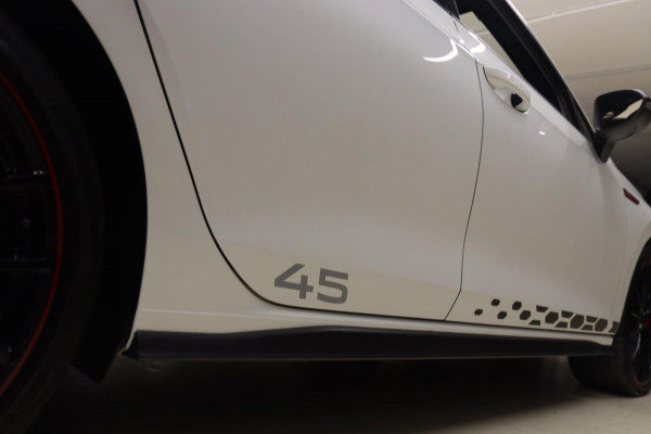 Volkswagen Golf 2.0 TSI GTI CLUBSPORT 45 JAHRE /PANO/AKRA/IQ-LIGHT/KEYLES/VOLL