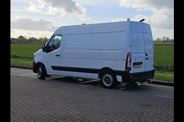 Renault Master T35 2.3 dCi 135 L2H2 airco, camera, trekhaak, opstap, 96 dkm.