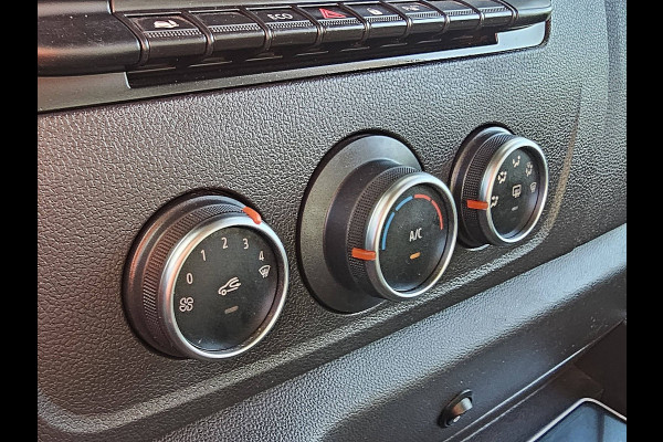 Renault Master T35 2.3 dCi 135 L2H2 airco, camera, trekhaak, opstap, 96 dkm.