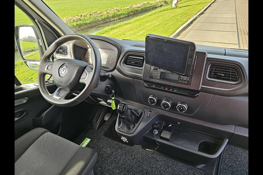 Renault Master T35 2.3 dCi 135 L2H2 airco, camera, trekhaak, opstap, 96 dkm.