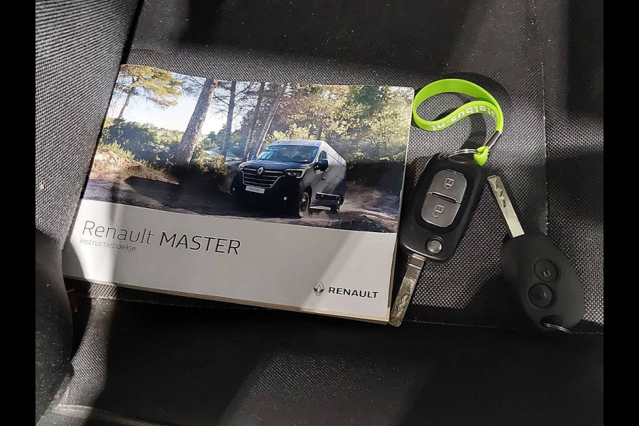 Renault Master T35 2.3 dCi 135 L2H2 airco, camera, trekhaak, opstap, 96 dkm.