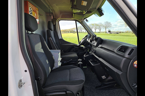 Renault Master T35 2.3 dCi 135 L2H2 airco, camera, trekhaak, opstap, 96 dkm.