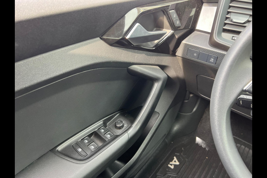 Audi A1 Sportback 30 TFSI S-Line | Automaat | Carplay | PDC