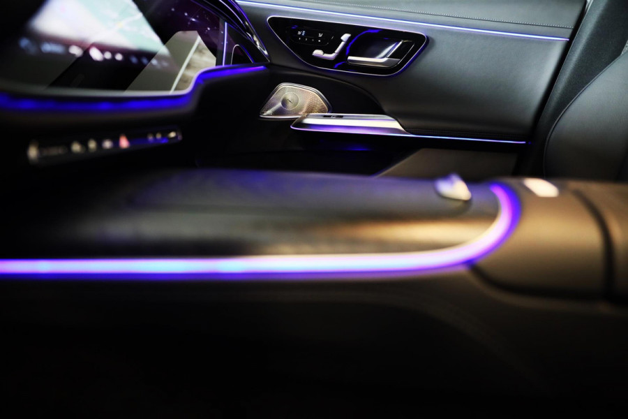 Mercedes-Benz E-Klasse Estate 300 e AMG Line / HYPERSCREEN / Acc / Lane Assist / Dode Hoek / Head Up / 360 Camera / Leder / Pano