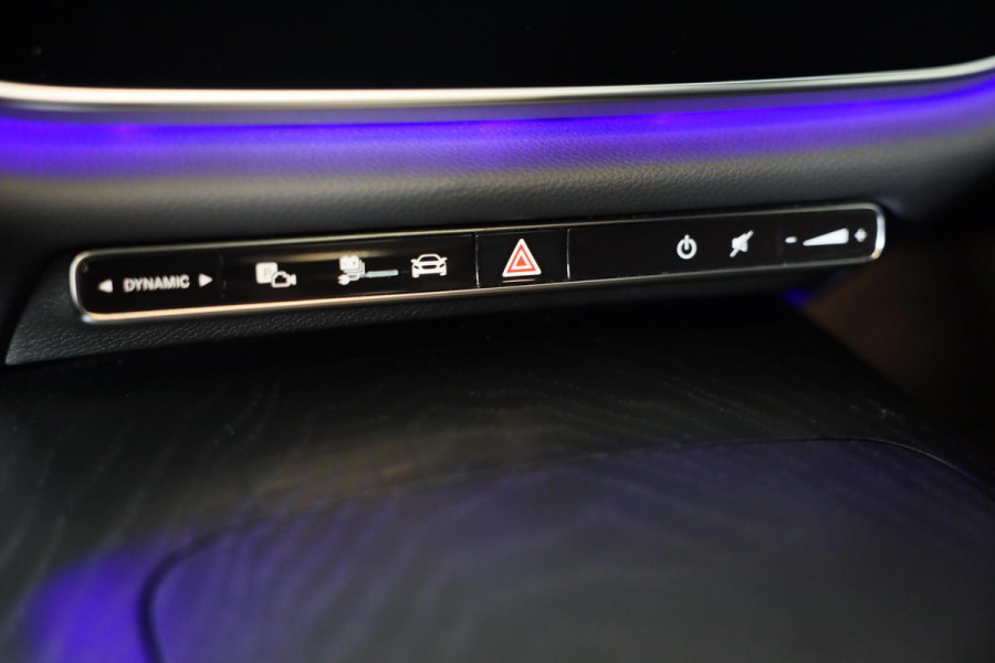 Mercedes-Benz E-Klasse Estate 300 e AMG Line / HYPERSCREEN / Acc / Lane Assist / Dode Hoek / Head Up / 360 Camera / Leder / Pano