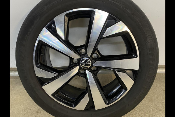 Volkswagen Taigo 1.0 TSI Style 110 pk Automaat (DSG) | Navigatie | Panoramadak | Parkeersensoren (Park assist) | Achteruitrijcamera | Matrix LED koplampen | Stoelverwarming |