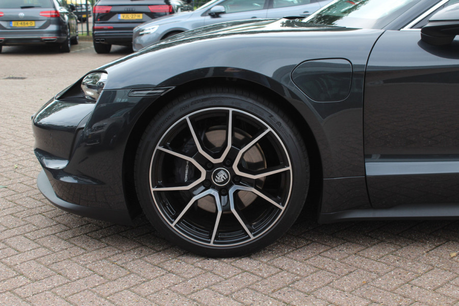 Porsche Taycan Sport Turismo 79 kWh / SoH 90.8% / Panoramadak / Camera / Adaptieve stoelen / Luchtvering / 21'' / Bose / Keyless / Sportchrono / Stoelverwarming / DAB / ACC