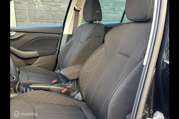 Škoda Kamiq 1.0 TSI Ambition FM Navigatie / carplay / 17" / clima / chroom / 61.694 KM!!