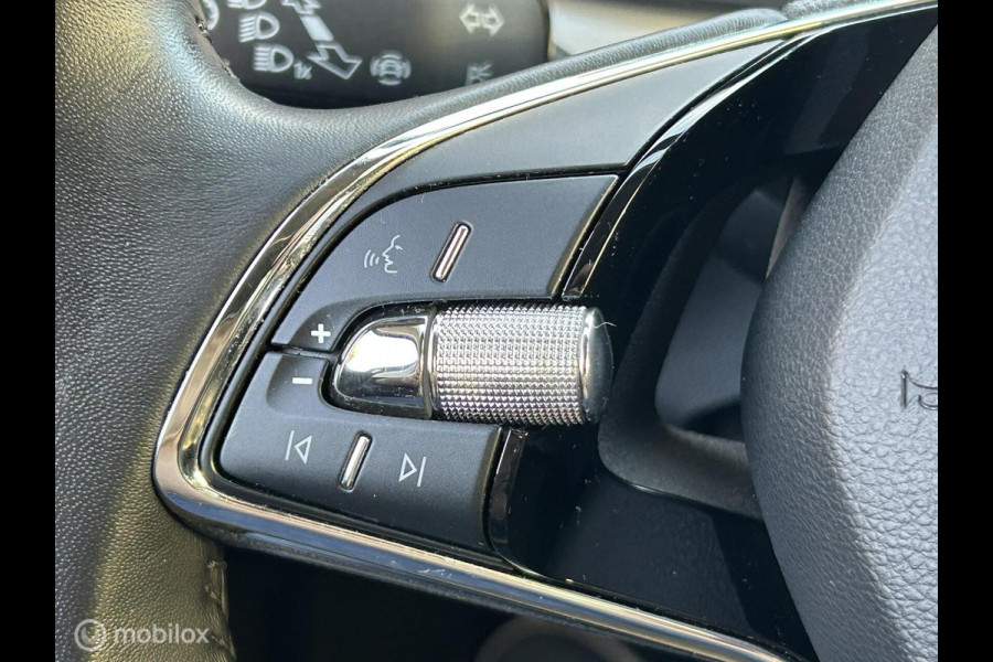 Škoda Kamiq 1.0 TSI Ambition FM Navigatie / carplay / 17" / clima / chroom / 61.694 KM!!