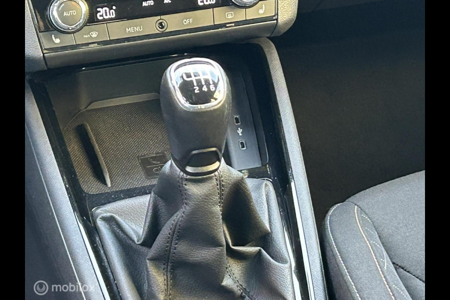 Škoda Kamiq 1.0 TSI Ambition FM Navigatie / carplay / 17" / clima / chroom / 61.694 KM!!