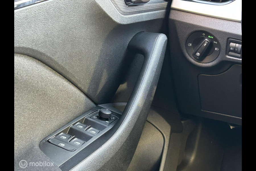 Škoda Kamiq 1.0 TSI Ambition FM Navigatie / carplay / 17" / clima / chroom / 61.694 KM!!