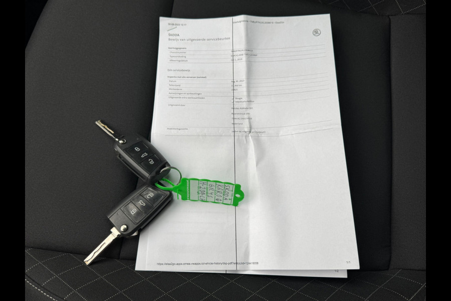 Škoda Karoq 1.0 TSI Ambition * Navigatie * Camera * Stoelverwarming * Cruise Control *
