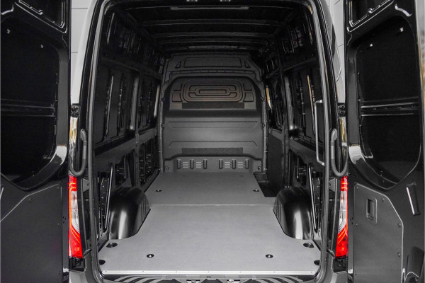 Mercedes-Benz Sprinter 319 1.9 CDI L2H2 RWD BPM Vrij Distronic Camera LED Navi Trekhaak 3.5T