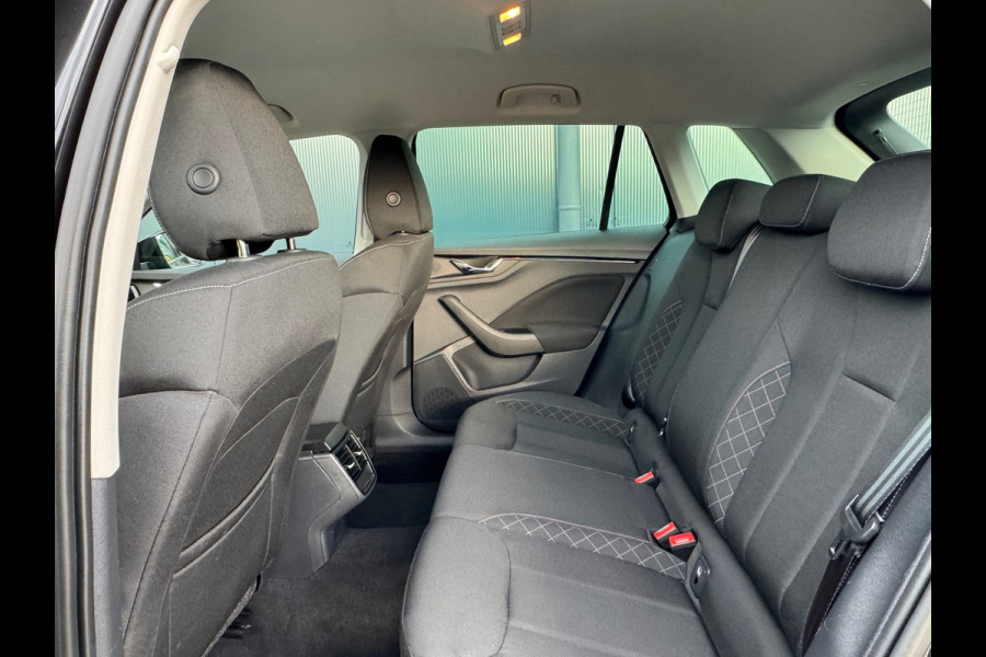 Škoda Kamiq 1.0 TSI Automaat Ambition * Trekhaak * Navigatie * Camera * Adaptieve Cruise Control *