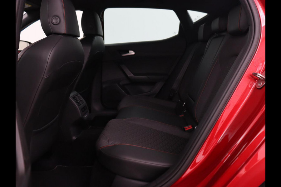 Seat Leon 1.5 eTSI FR Launch Edition | Stoelverwarming | Carplay | Adaptive cruise | Dynamic Chassis Control | Keyless | Sfeerverlichting | Stuurverwarming | Navigatie | Parkeerhulp