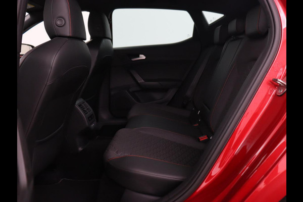 Seat Leon 1.5 eTSI FR Launch Edition | Stoelverwarming | Carplay | Adaptive cruise | Dynamic Chassis Control | Keyless | Sfeerverlichting | Stuurverwarming | Navigatie | Parkeerhulp